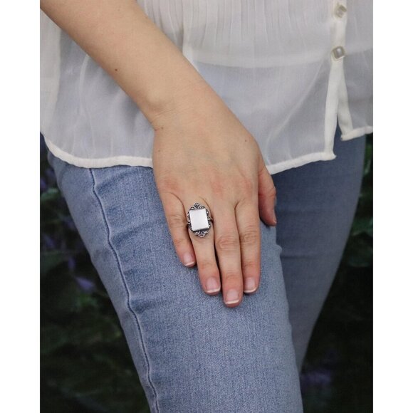 Sterling Silver Mother of Pearl and Marcasite Ring Size 6 1/2 - Picture 7 of 7